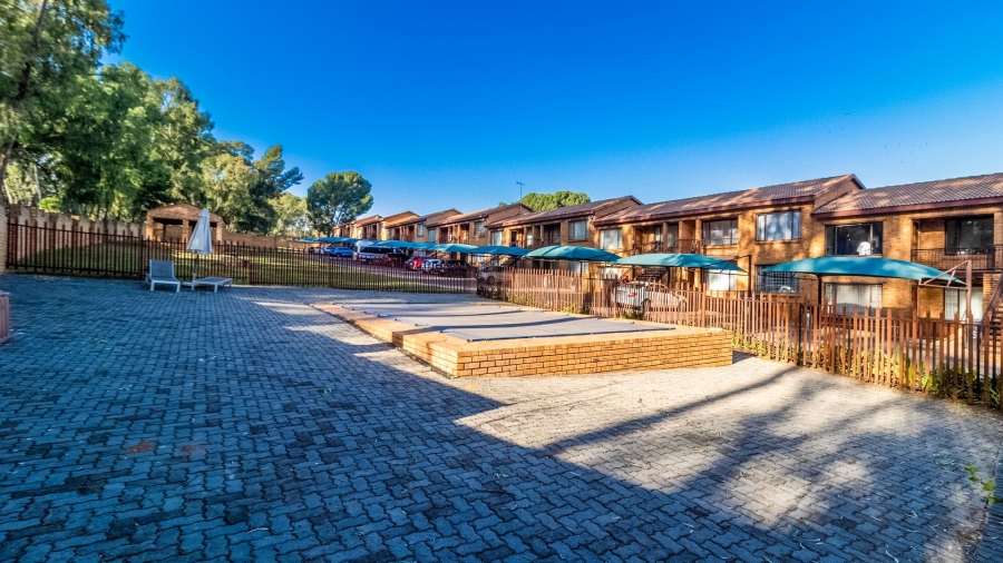 2 Bedroom Property for Sale in Meredale Gauteng