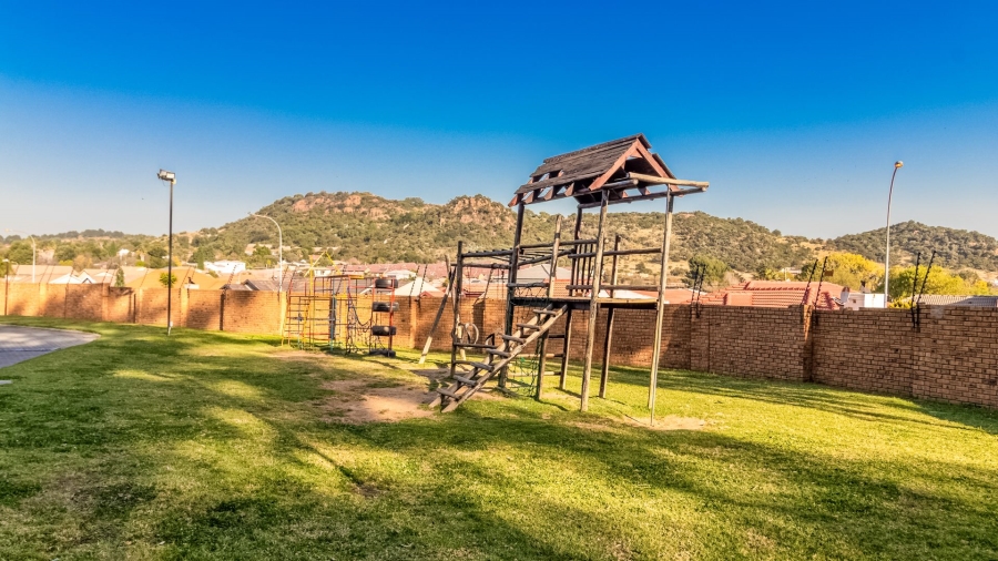 2 Bedroom Property for Sale in Meredale Gauteng