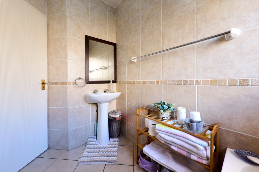 2 Bedroom Property for Sale in Noordwyk Gauteng