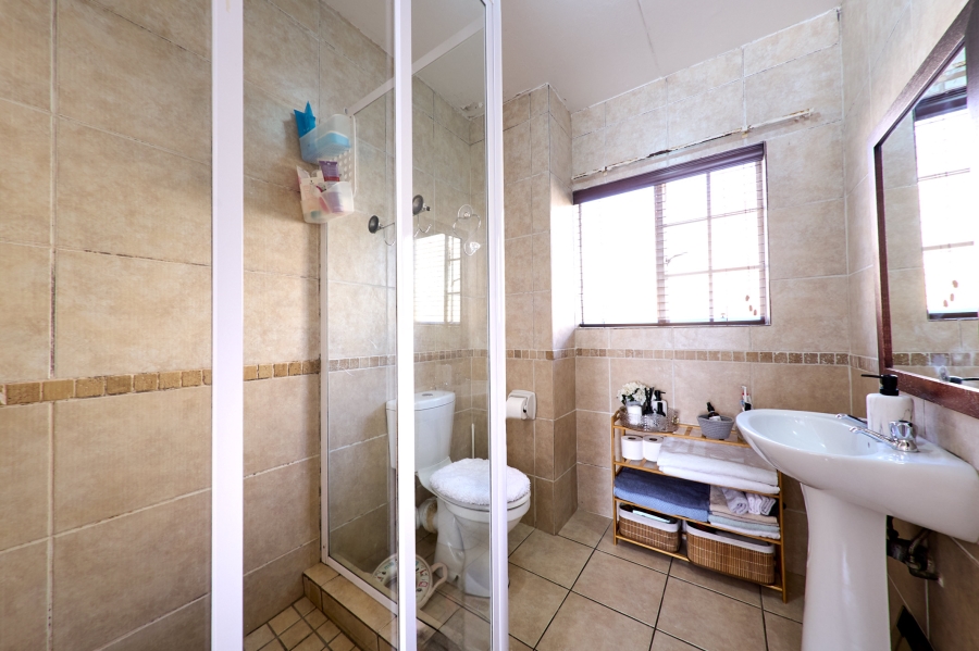 2 Bedroom Property for Sale in Noordwyk Gauteng