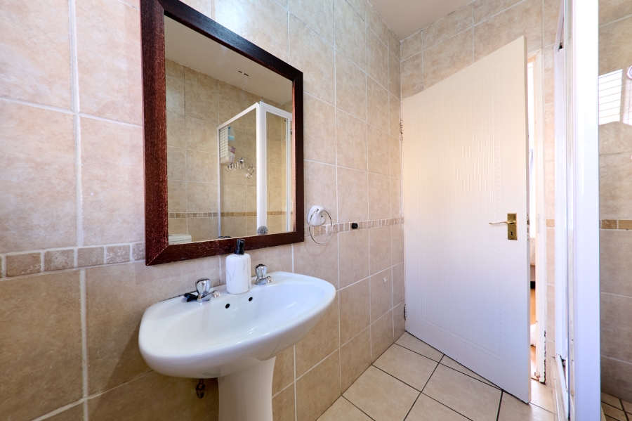 2 Bedroom Property for Sale in Noordwyk Gauteng