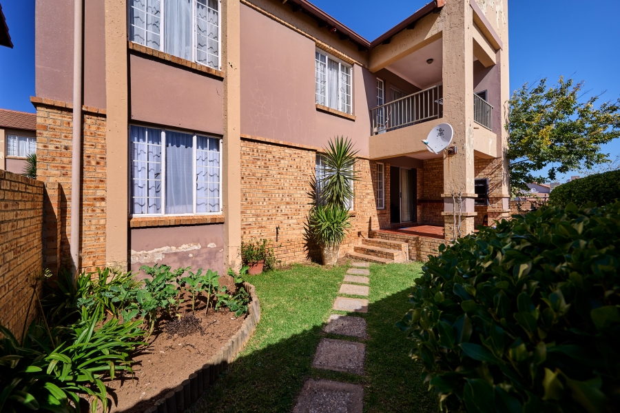 2 Bedroom Property for Sale in Noordwyk Gauteng