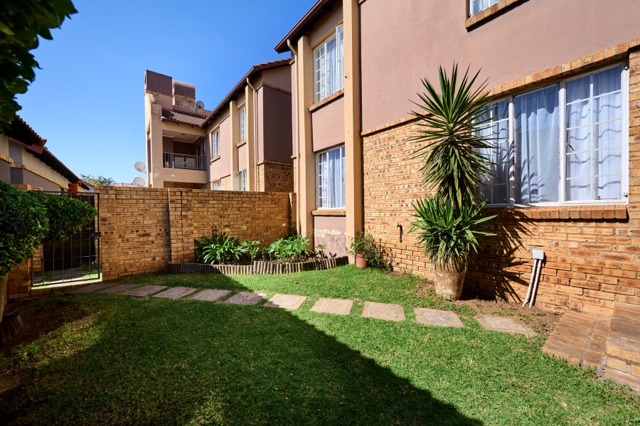 2 Bedroom Property for Sale in Noordwyk Gauteng