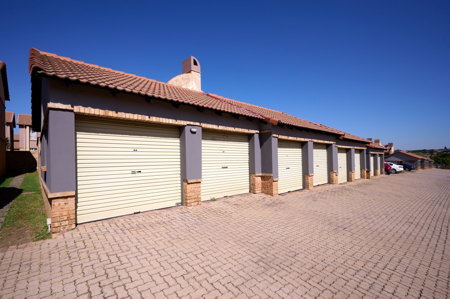 2 Bedroom Property for Sale in Noordwyk Gauteng
