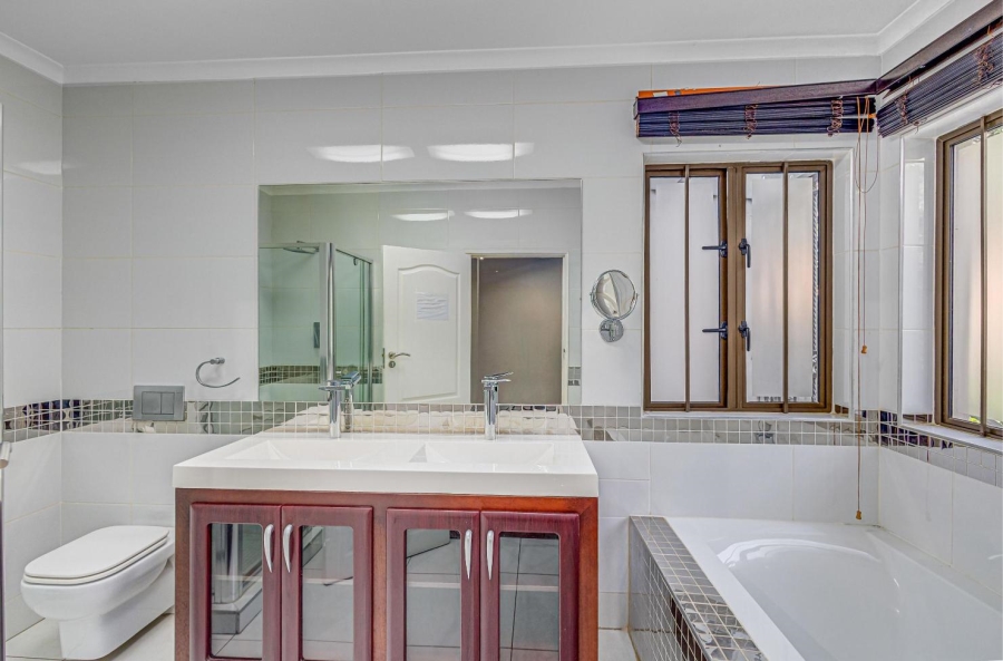 5 Bedroom Property for Sale in Kyalami Estates Gauteng