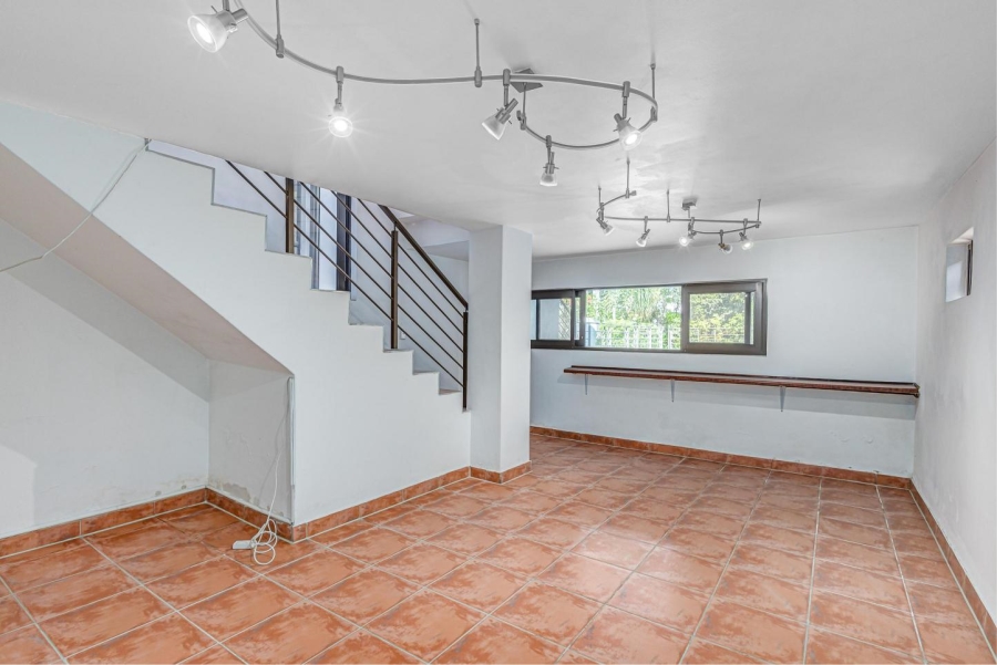 5 Bedroom Property for Sale in Kyalami Estates Gauteng
