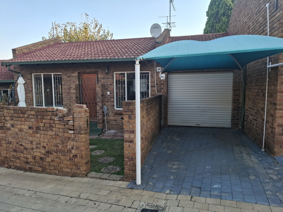 To Let 2 Bedroom Property for Rent in Birchleigh Gauteng