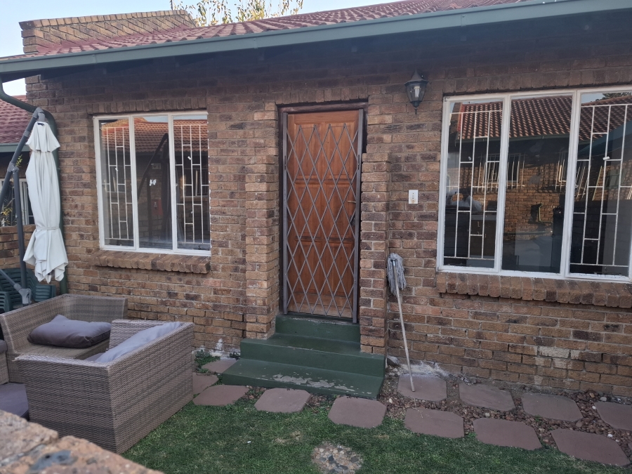 To Let 2 Bedroom Property for Rent in Birchleigh Gauteng
