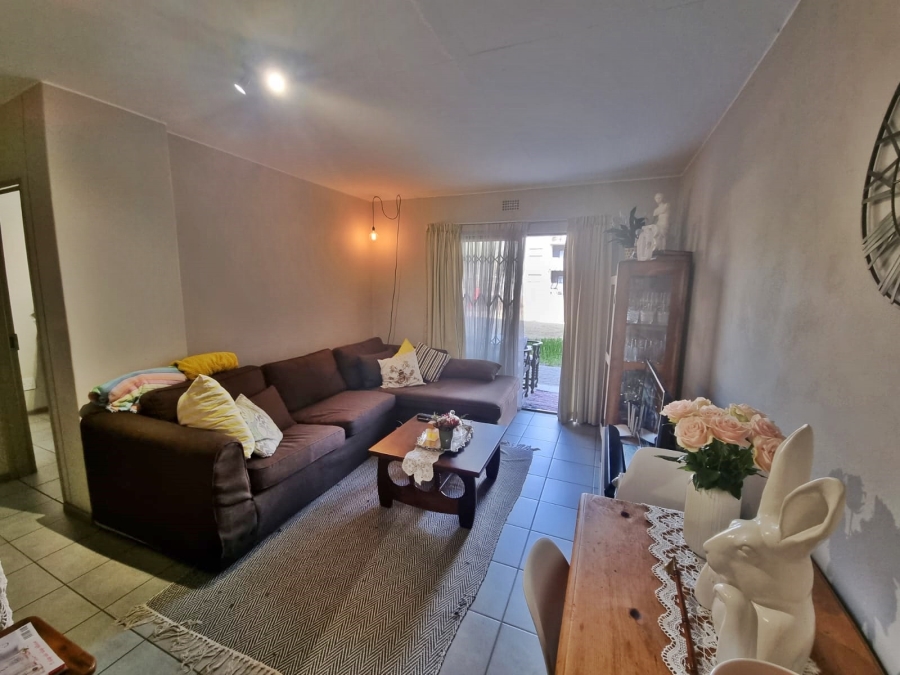 To Let 2 Bedroom Property for Rent in Clubview Gauteng