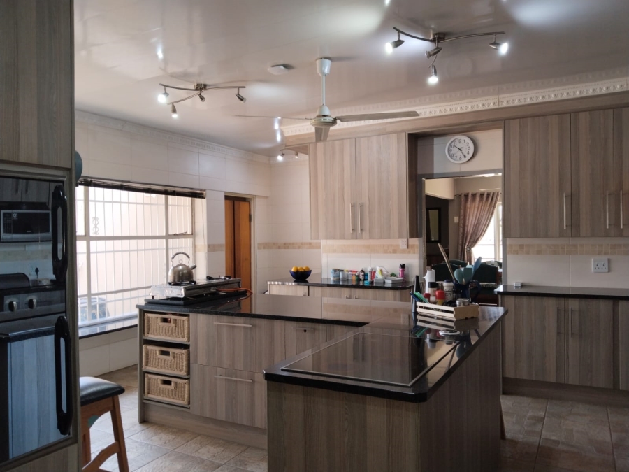 7 Bedroom Property for Sale in Chrissiefontein Gauteng