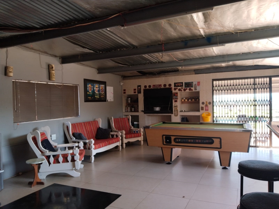 7 Bedroom Property for Sale in Chrissiefontein Gauteng