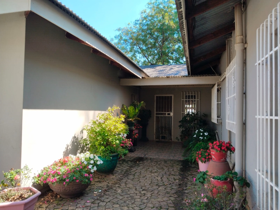 7 Bedroom Property for Sale in Chrissiefontein Gauteng