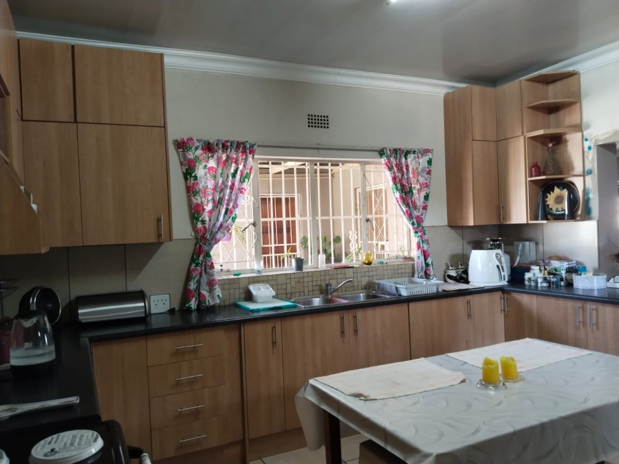 7 Bedroom Property for Sale in Chrissiefontein Gauteng