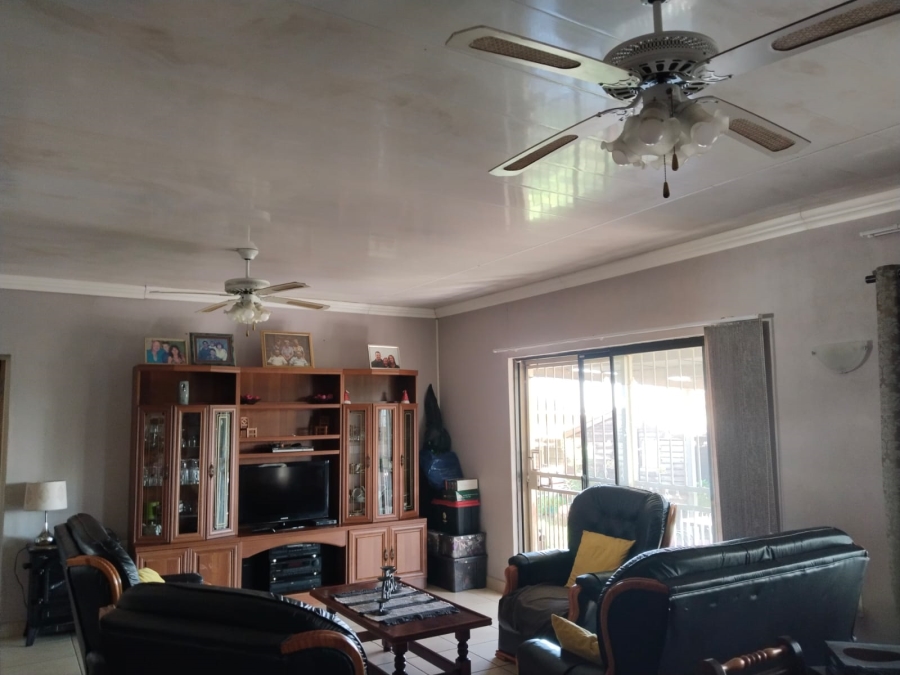 7 Bedroom Property for Sale in Chrissiefontein Gauteng