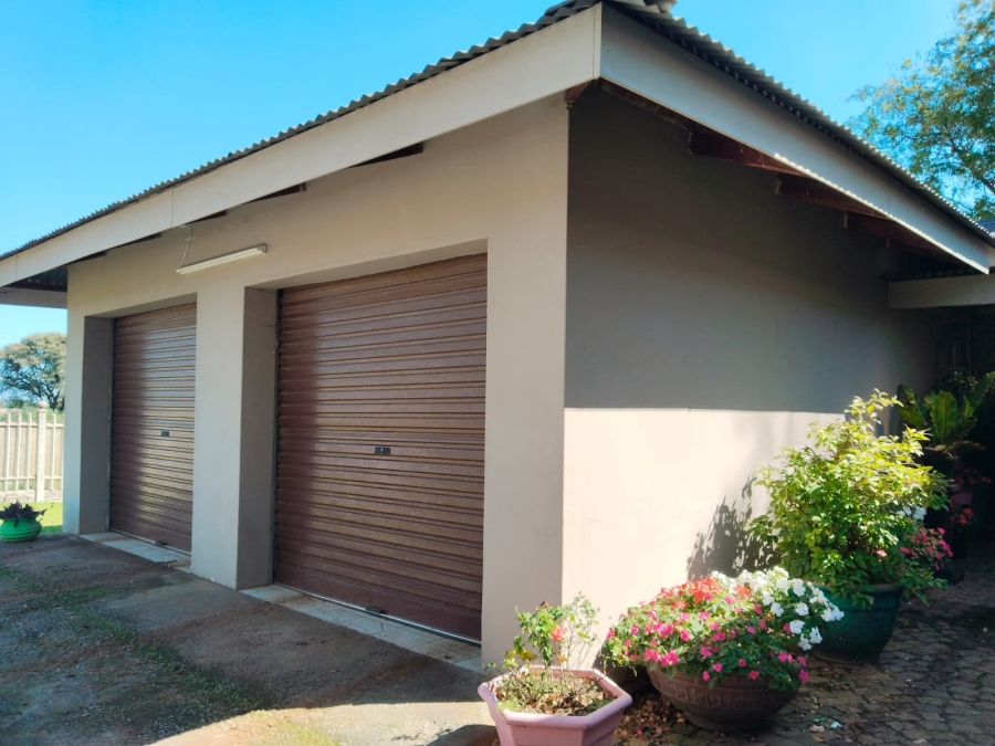 7 Bedroom Property for Sale in Chrissiefontein Gauteng