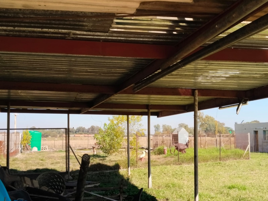 7 Bedroom Property for Sale in Chrissiefontein Gauteng