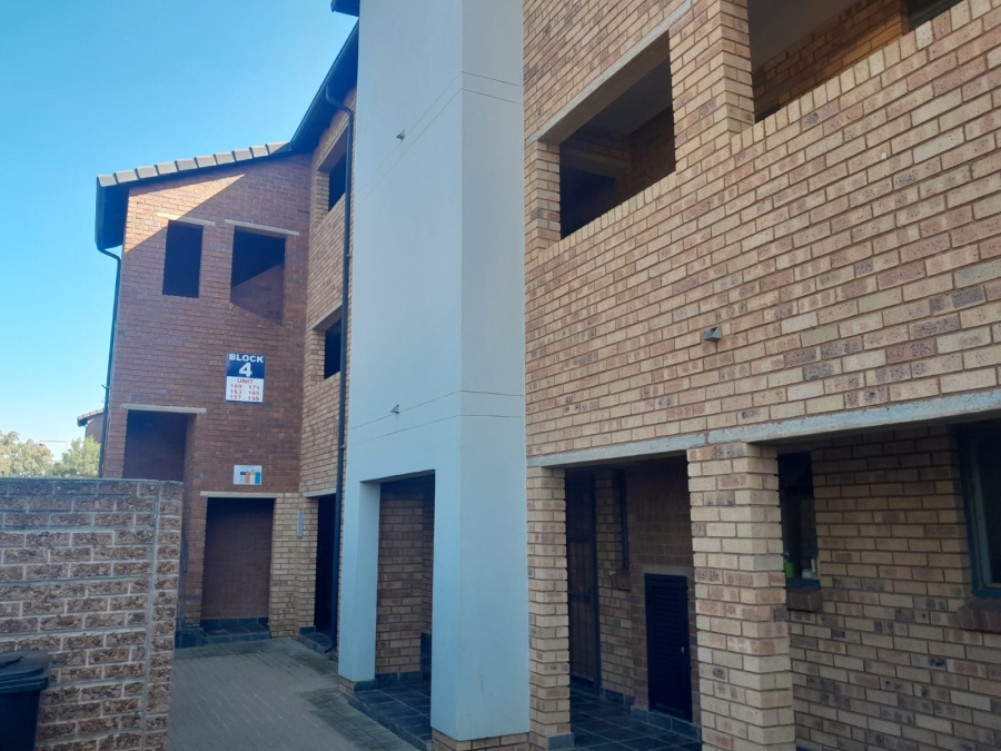 To Let 2 Bedroom Property for Rent in Kibler Park Gauteng