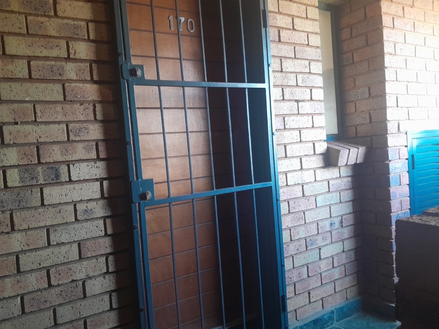 To Let 2 Bedroom Property for Rent in Kibler Park Gauteng