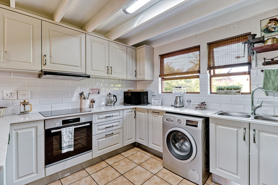 To Let 2 Bedroom Property for Rent in Lonehill Gauteng