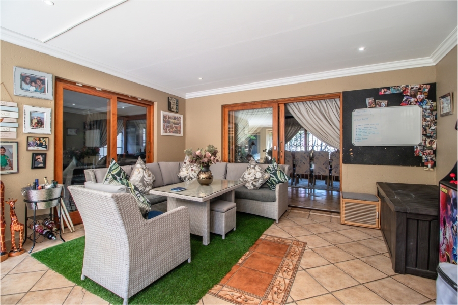 4 Bedroom Property for Sale in Ruimsig Gauteng