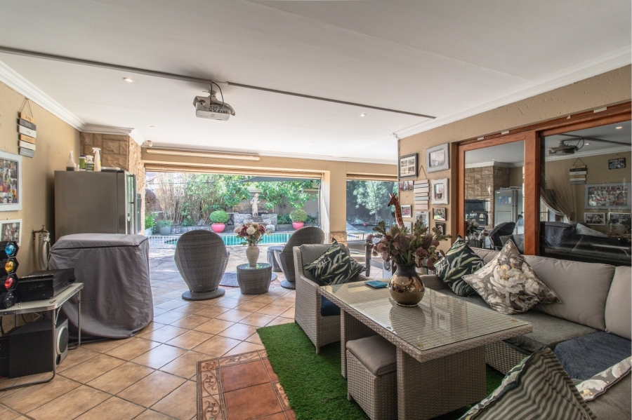 4 Bedroom Property for Sale in Ruimsig Gauteng