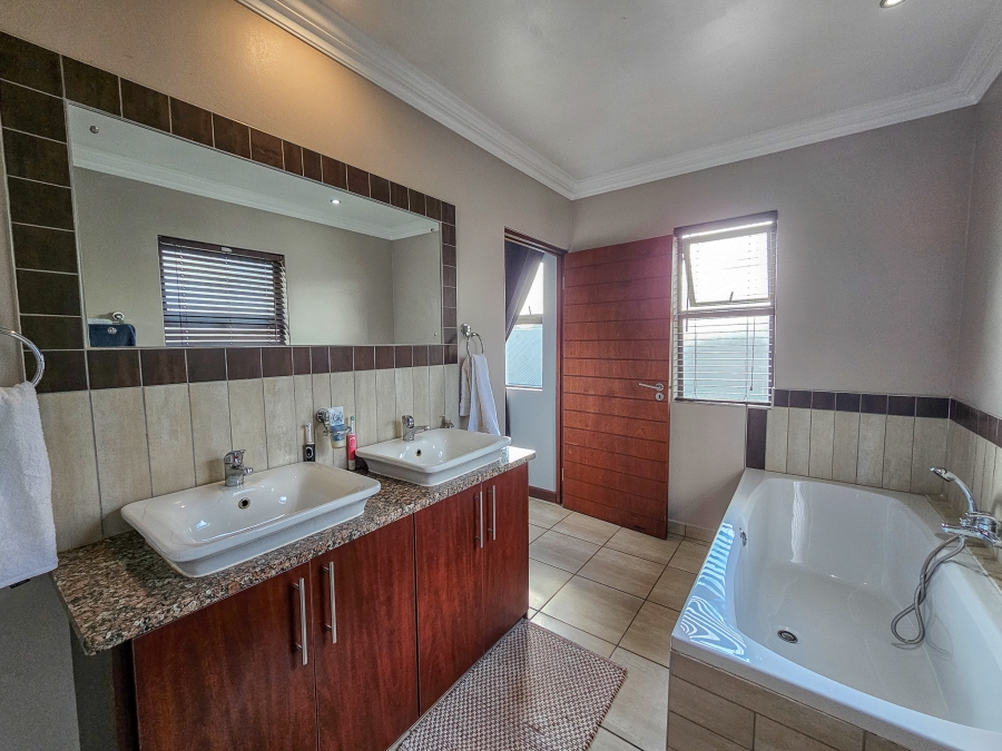 3 Bedroom Property for Sale in Midstream Hill Gauteng