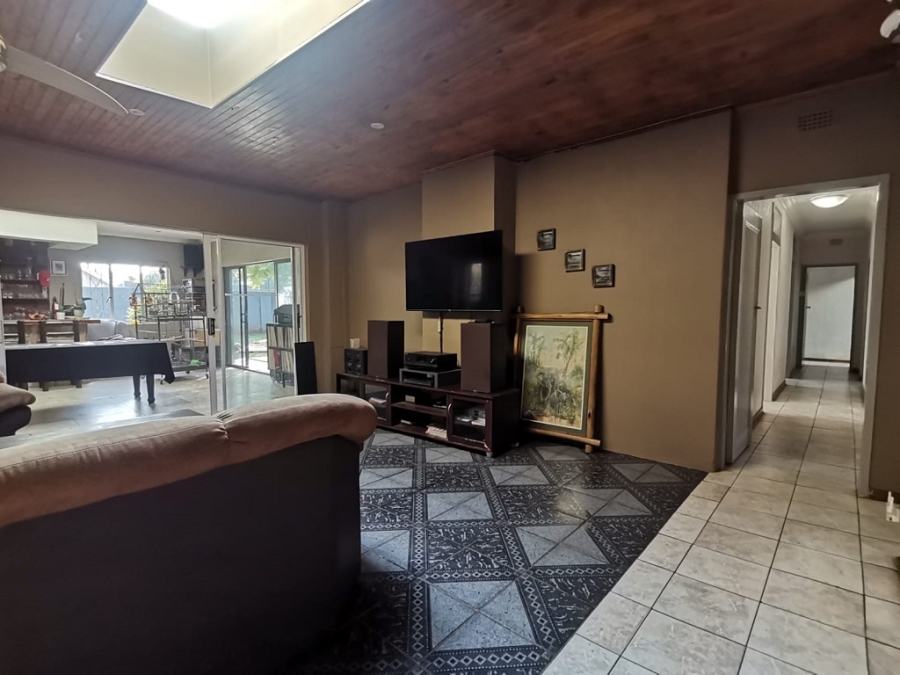 4 Bedroom Property for Sale in Brackenhurst Gauteng