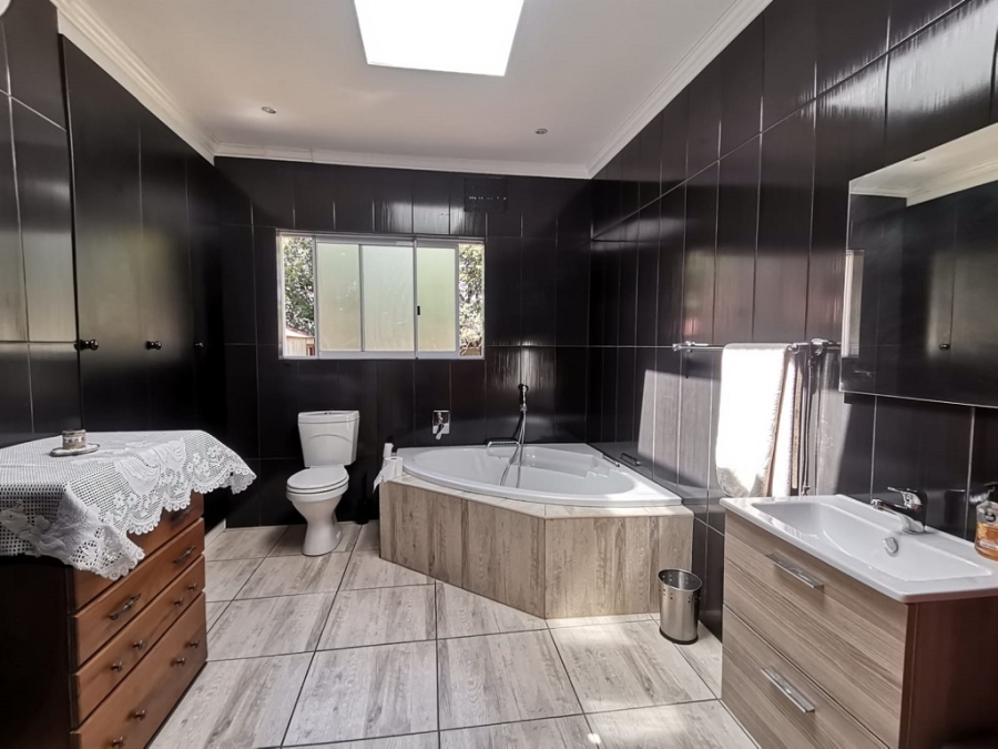 4 Bedroom Property for Sale in Brackenhurst Gauteng