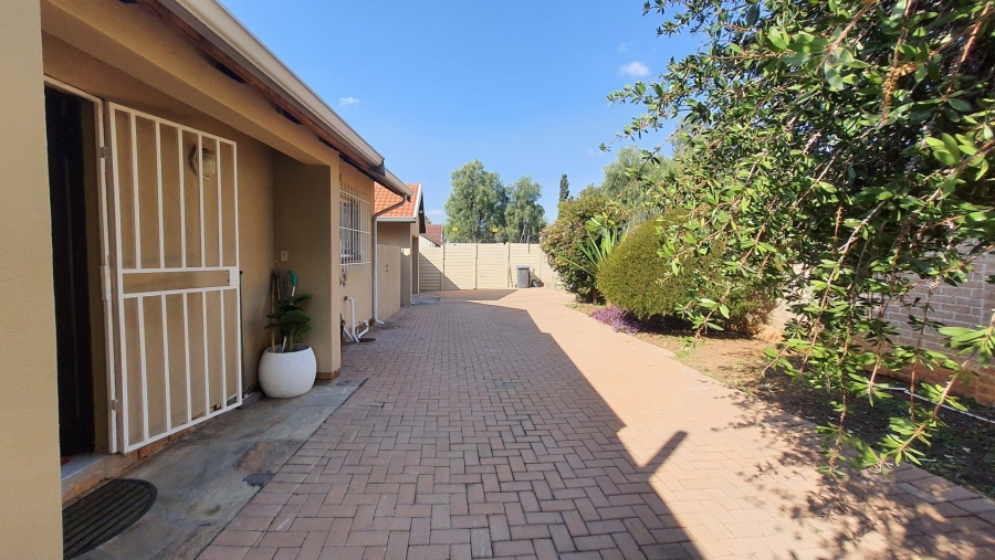 3 Bedroom Property for Sale in Weltevreden Park Gauteng