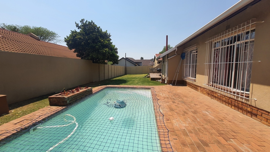 3 Bedroom Property for Sale in Weltevreden Park Gauteng