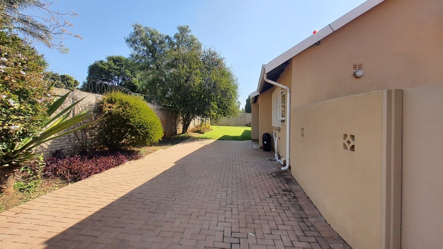 3 Bedroom Property for Sale in Weltevreden Park Gauteng