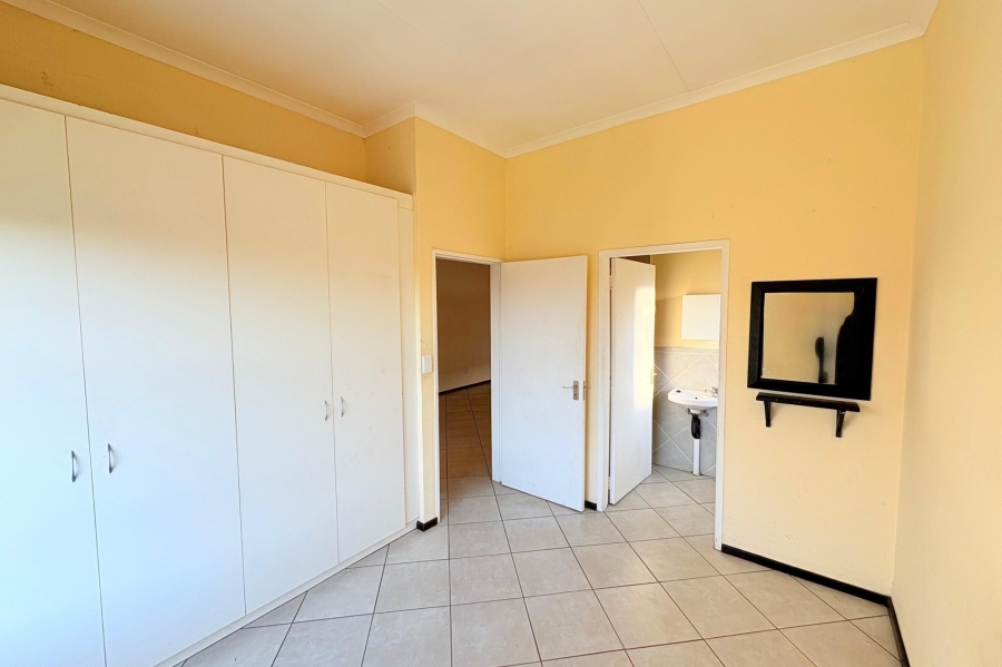To Let 2 Bedroom Property for Rent in Goedeburg Gauteng