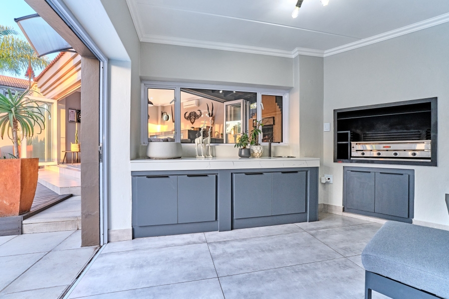 5 Bedroom Property for Sale in Dainfern Ridge Gauteng