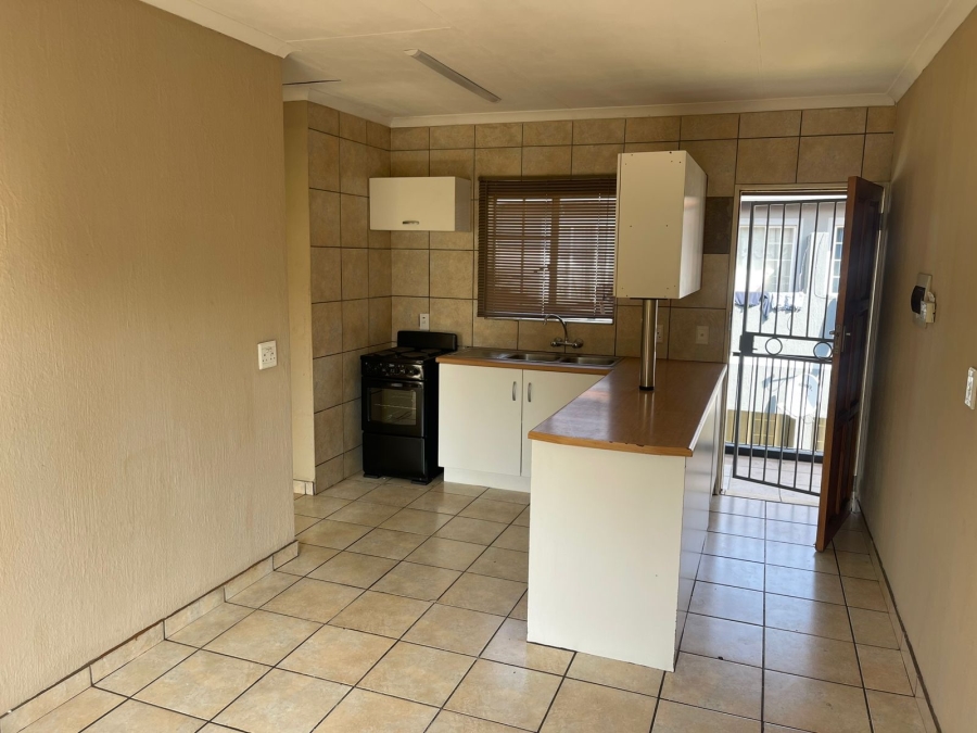 To Let 1 Bedroom Property for Rent in Comet Gauteng