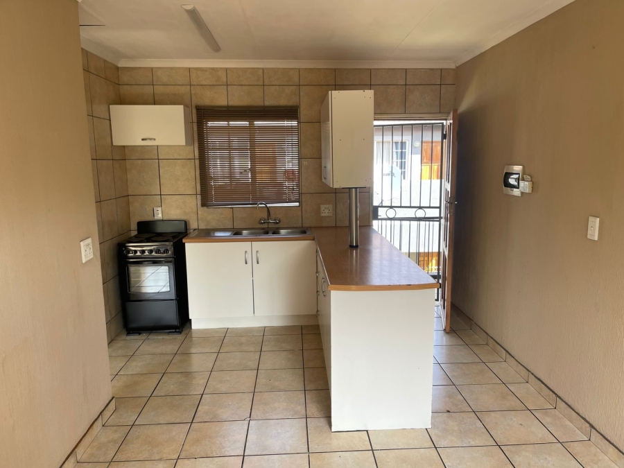 To Let 1 Bedroom Property for Rent in Comet Gauteng