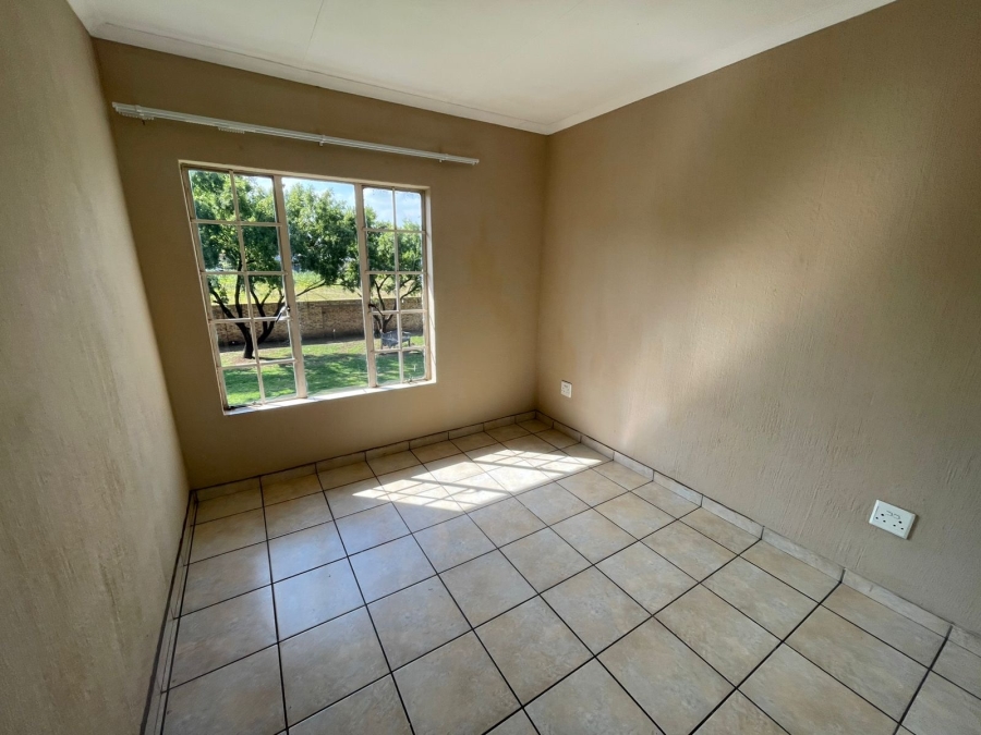 To Let 1 Bedroom Property for Rent in Comet Gauteng