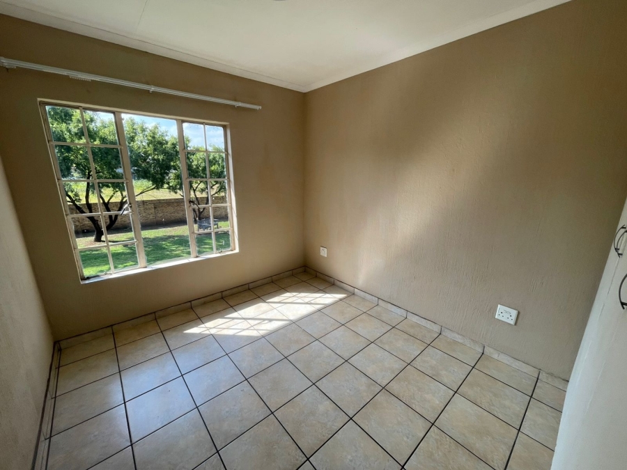 To Let 1 Bedroom Property for Rent in Comet Gauteng