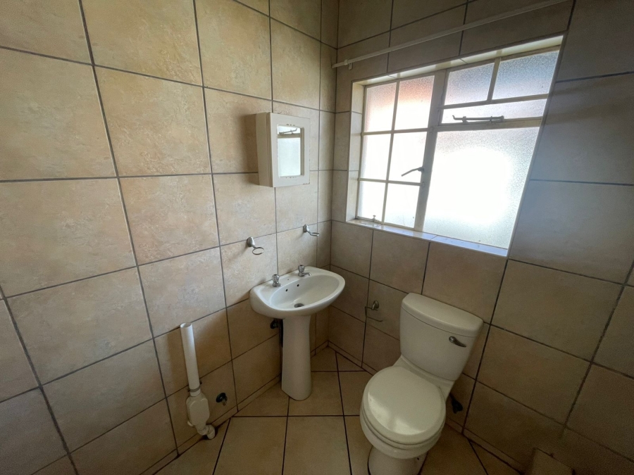 To Let 1 Bedroom Property for Rent in Comet Gauteng