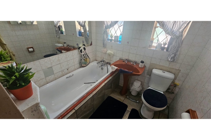 To Let 5 Bedroom Property for Rent in Casseldale Gauteng
