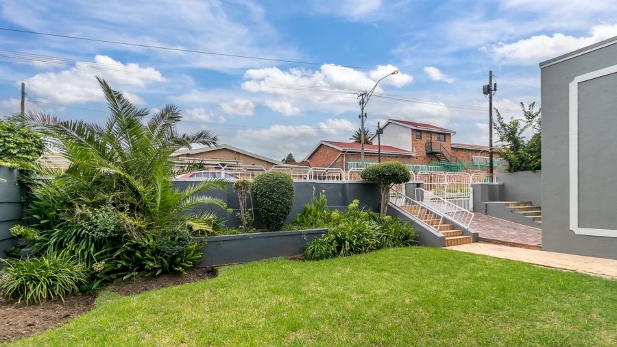To Let 3 Bedroom Property for Rent in Bosmont Gauteng
