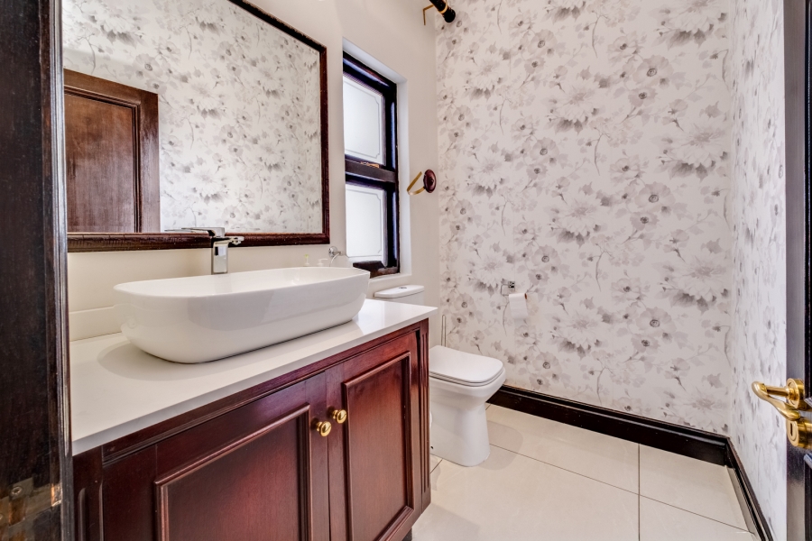 To Let 5 Bedroom Property for Rent in Fourways Gardens Gauteng