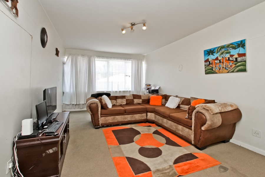 To Let 1 Bedroom Property for Rent in Cyrildene Gauteng
