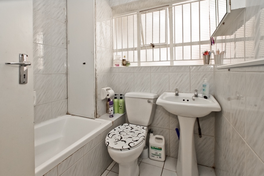 To Let 1 Bedroom Property for Rent in Cyrildene Gauteng