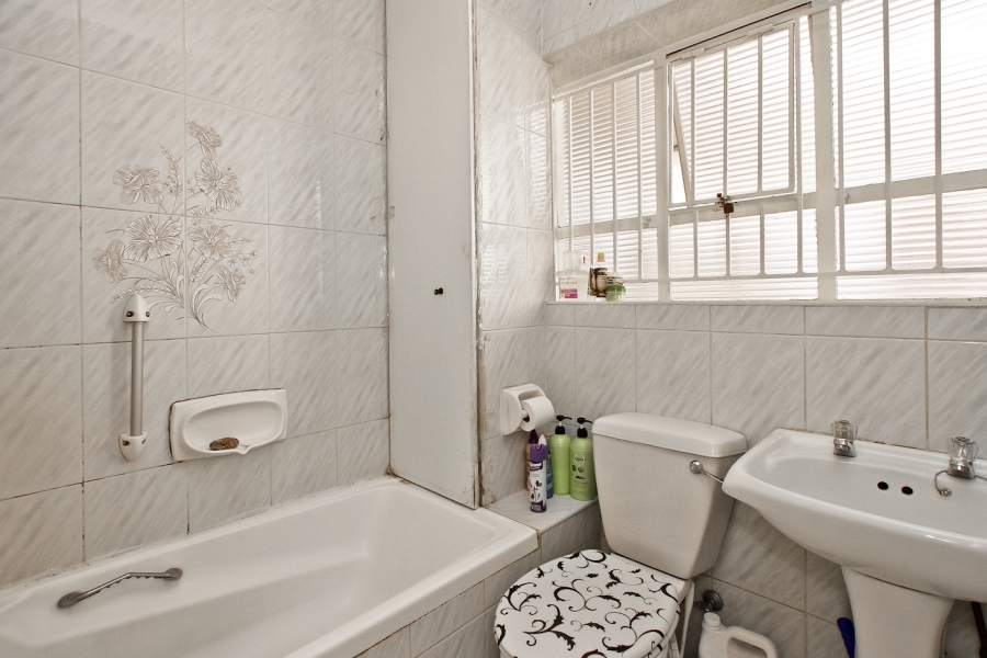 To Let 1 Bedroom Property for Rent in Cyrildene Gauteng