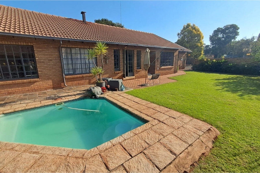 3 Bedroom Property for Sale in Wierda Park Gauteng