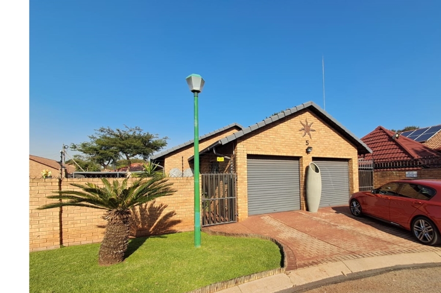 3 Bedroom Property for Sale in Wierda Park Gauteng