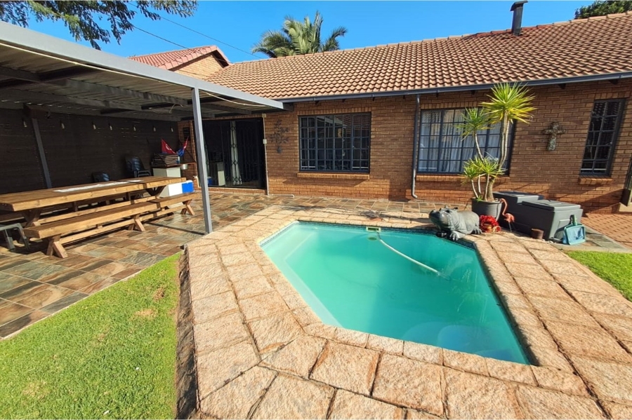 3 Bedroom Property for Sale in Wierda Park Gauteng