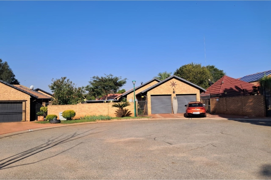 3 Bedroom Property for Sale in Wierda Park Gauteng