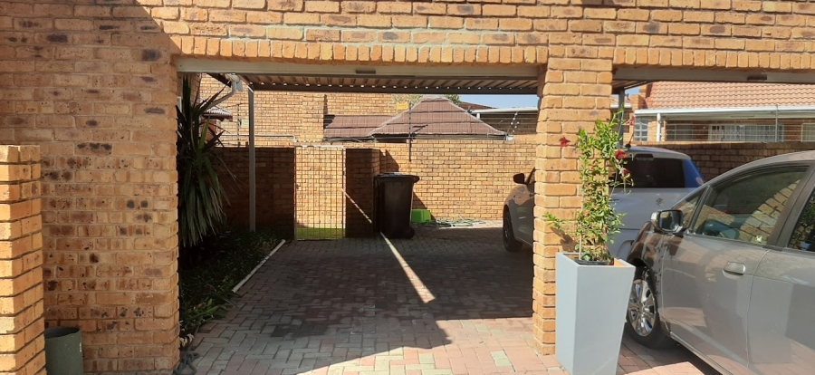 3 Bedroom Property for Sale in Bonaero Park Gauteng