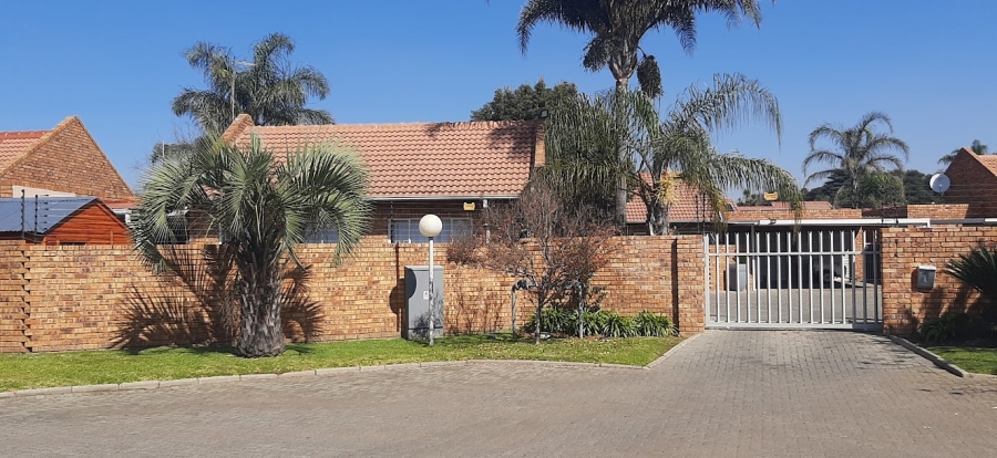 3 Bedroom Property for Sale in Bonaero Park Gauteng